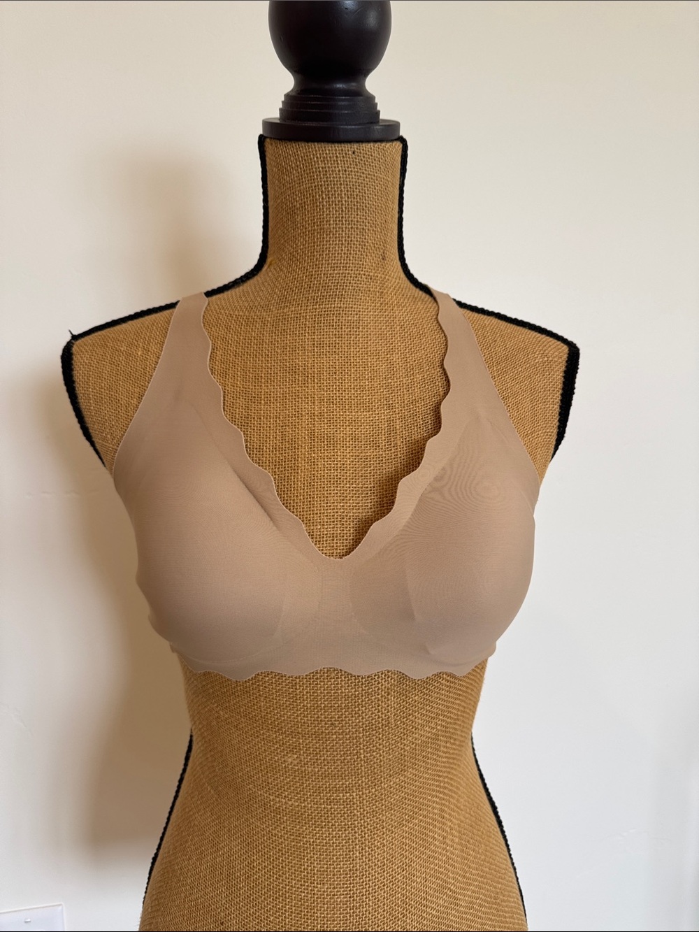 Seamless Scallop Edge convertible Bralette in Nude